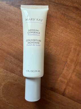 Mary Kay Medium-Coverage Foundation Tube Bronze 708